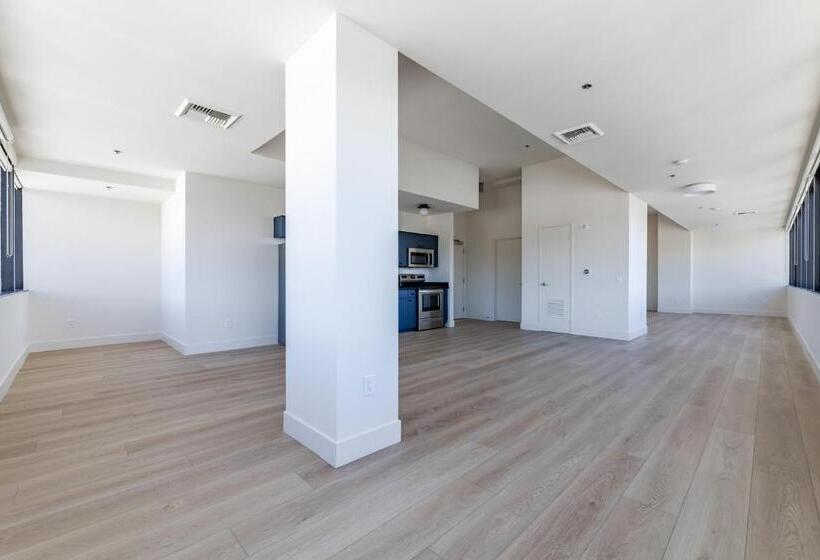 Kasa Sunset Los Angeles