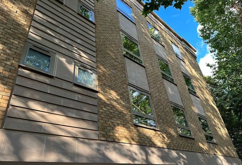 Kensington House By Solitaire Suites