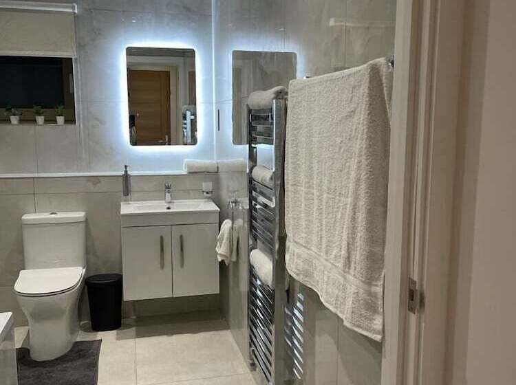 Kensington House By Solitaire Suites