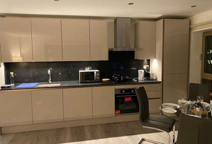 Kensington House By Solitaire Suites