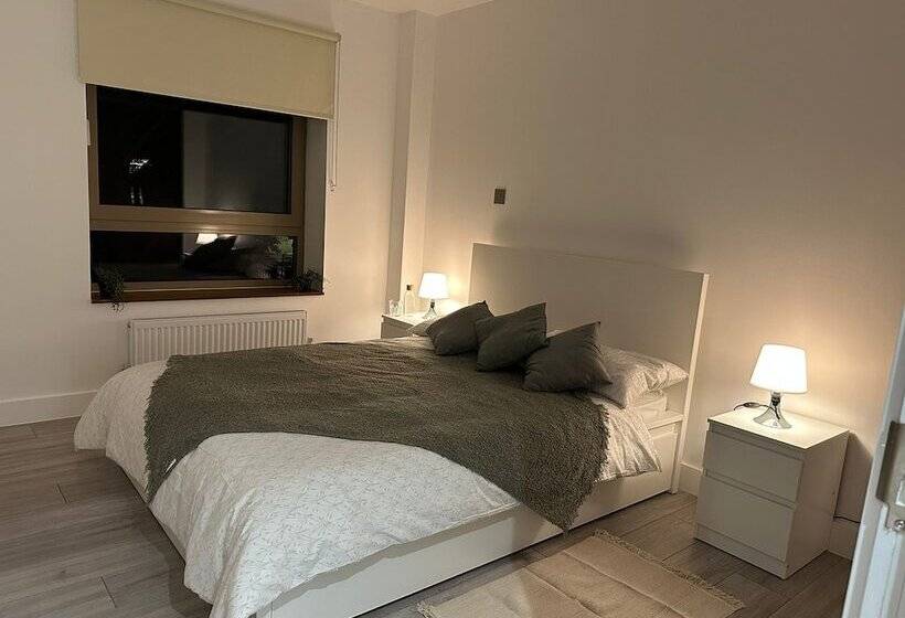 Kensington House By Solitaire Suites