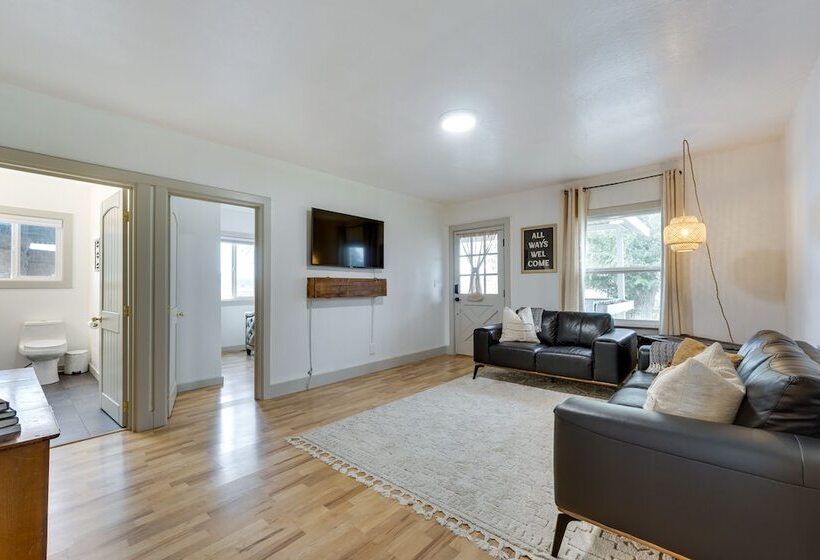 Klamath Falls Home On 189 Acres: Fire Pit & Grill!