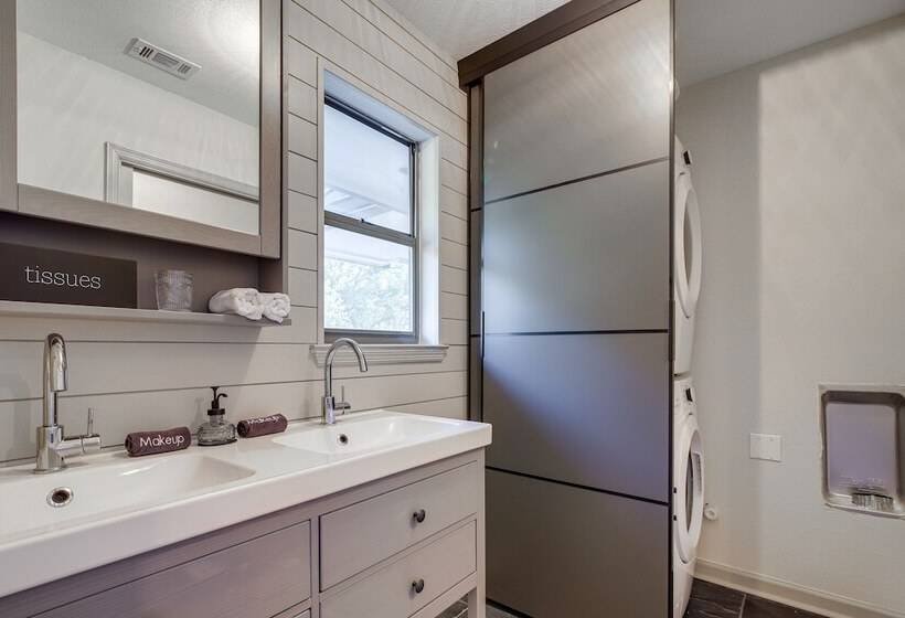 Lago Vista Home W/ Private Pool & Sport Court!