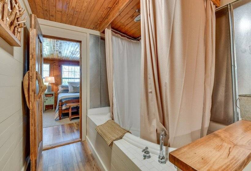 Lake Martin Retreat W/ Beach, Boat Dock + Fire Pit