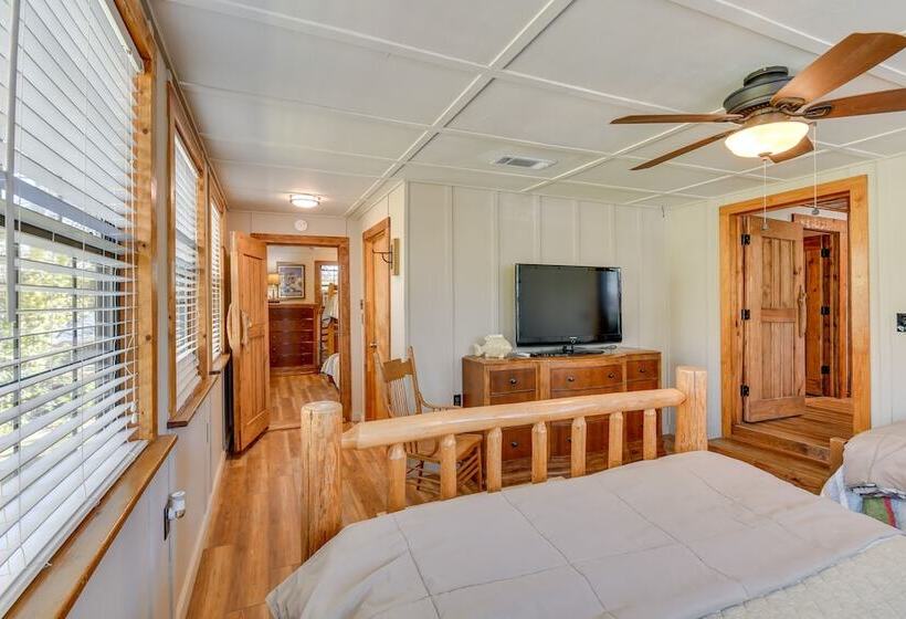 Lake Martin Retreat W/ Beach, Boat Dock + Fire Pit