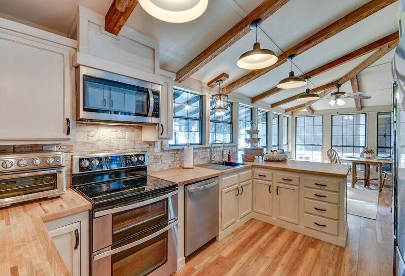 Lake Martin Retreat W/ Beach, Boat Dock + Fire Pit