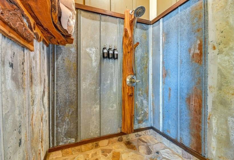 Lake Martin Retreat W/ Beach, Boat Dock + Fire Pit