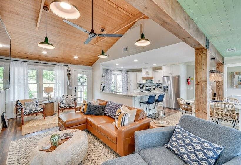 Lake Martin Retreat W/ Private Dock & Boat Launch