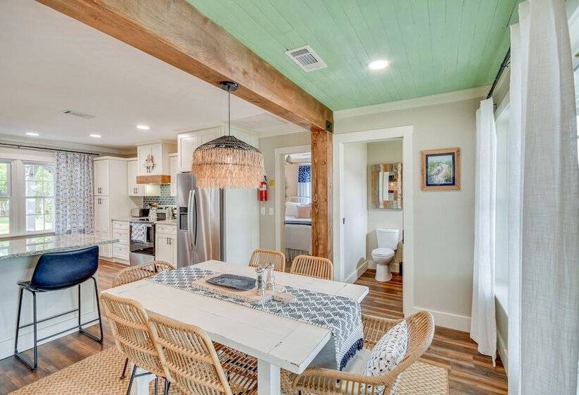 Lake Martin Retreat W/ Private Dock & Boat Launch