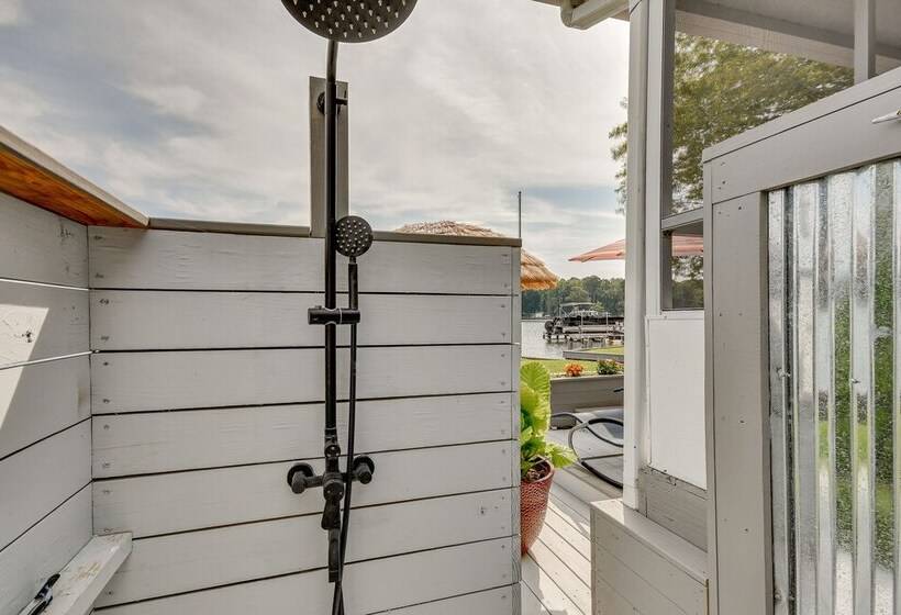 Lake Martin Retreat W/ Private Dock & Boat Launch