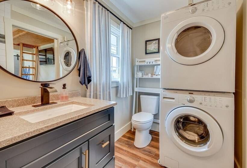 Lake Martin Retreat W/ Private Dock & Boat Launch