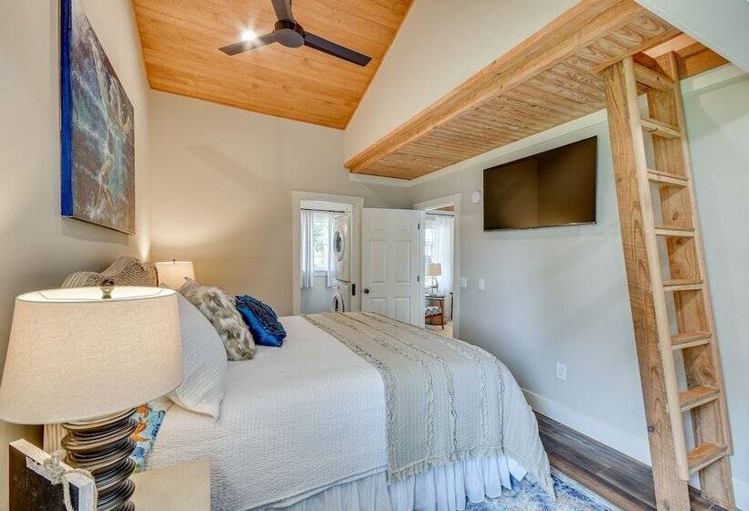 Lake Martin Retreat W/ Private Dock & Boat Launch