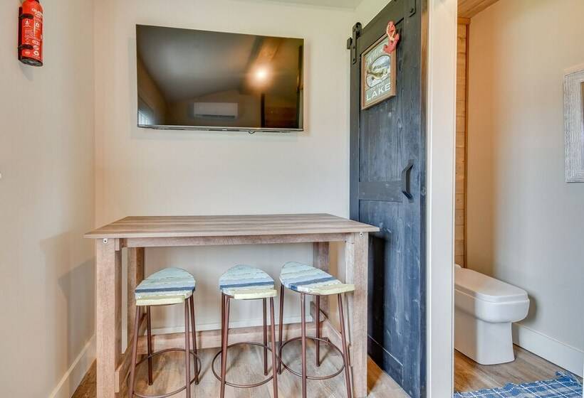 Lake Martin Retreat W/ Private Dock & Boat Launch