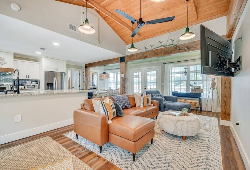 Lake Martin Retreat W/ Private Dock & Boat Launch