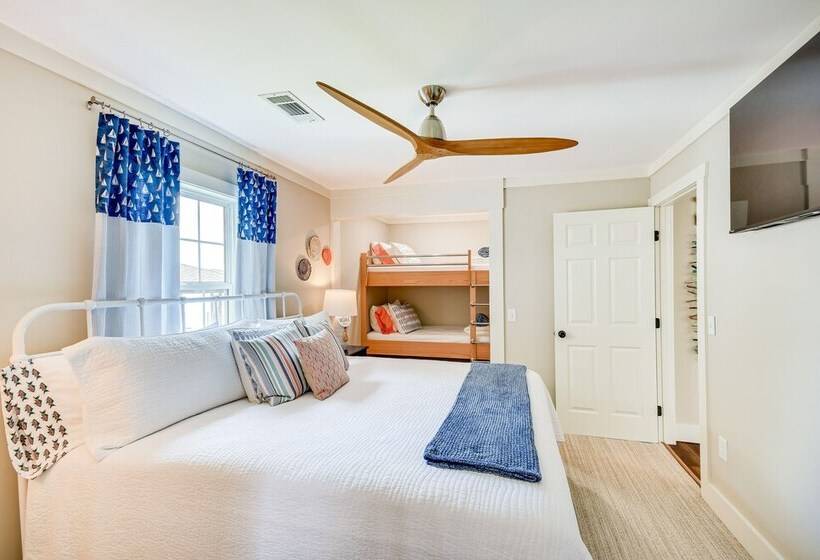 Lake Martin Retreat W/ Private Dock & Boat Launch