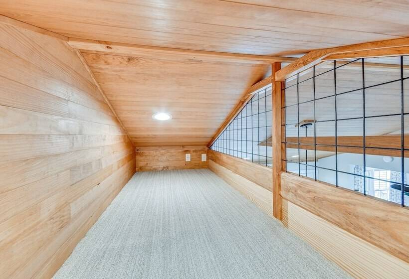 Lake Martin Retreat W/ Private Dock & Boat Launch