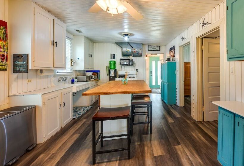 Lakefront Antioch Cottage W/ Dock & Gas Grill!