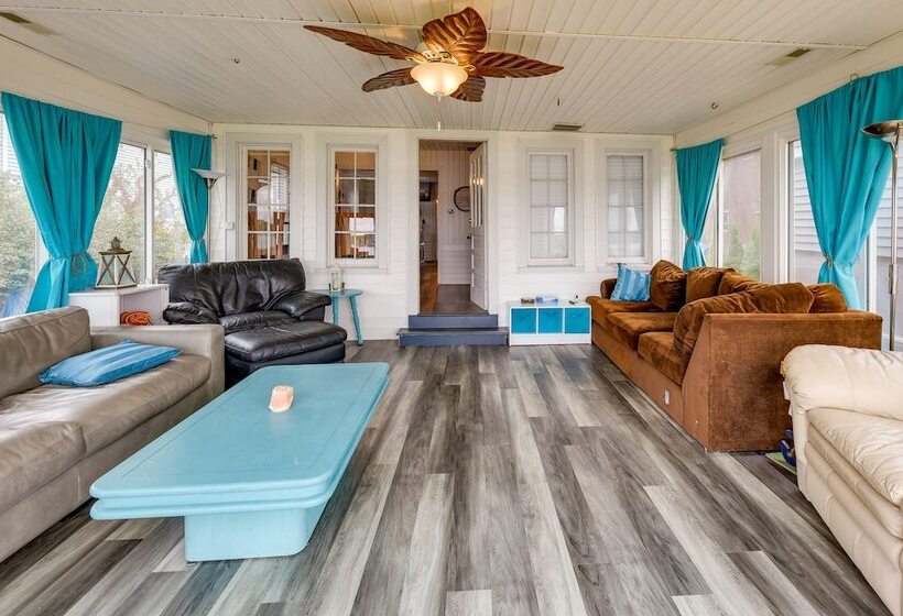 Lakefront Antioch Cottage W/ Dock & Gas Grill!