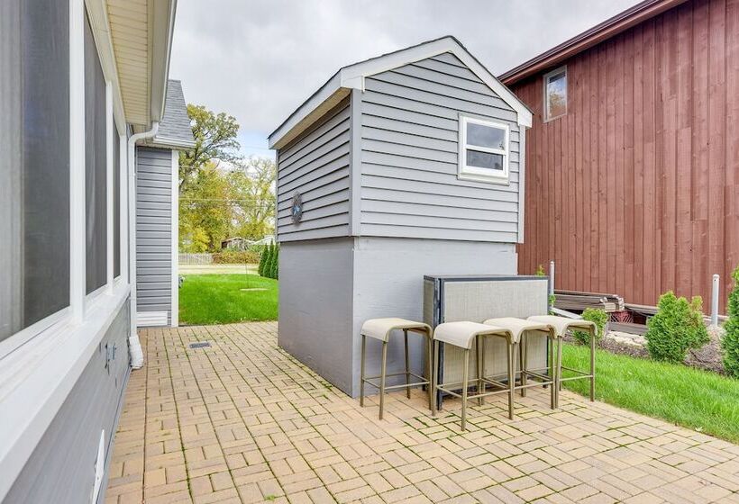 Lakefront Antioch Cottage W/ Dock & Gas Grill!