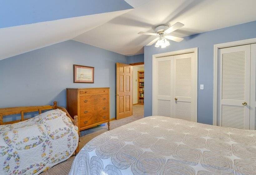 Lakefront Maryland Home   Deck, Grill & Pool Table