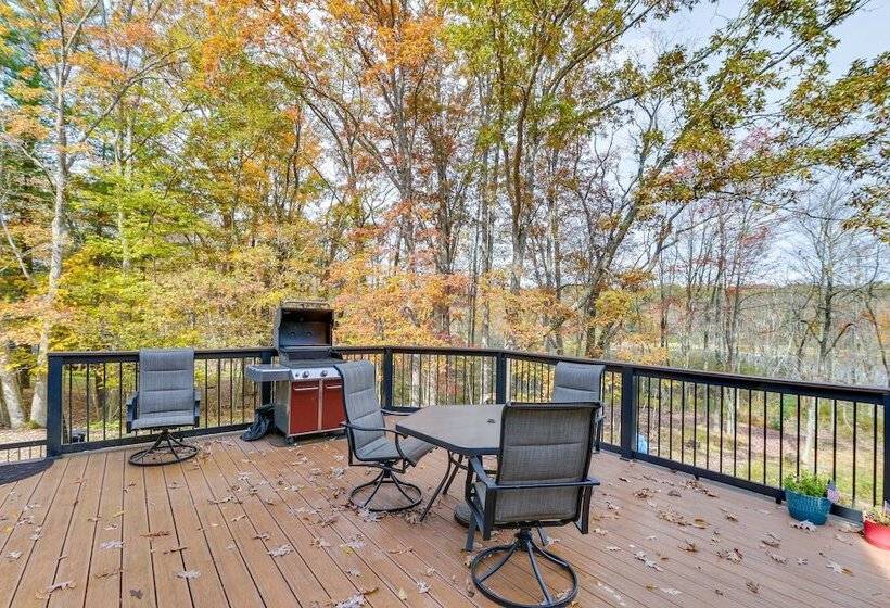 Lakefront Maryland Home   Deck, Grill & Pool Table