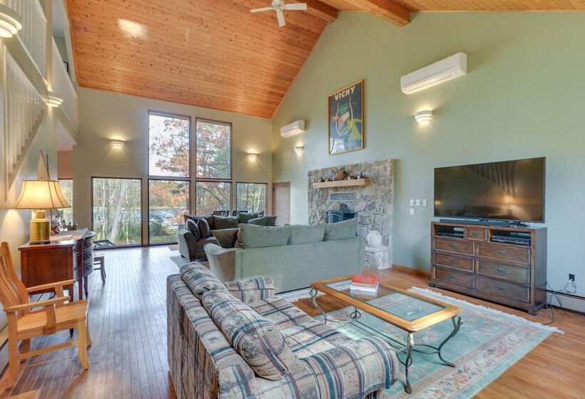 Lakefront Maryland Home   Deck, Grill & Pool Table