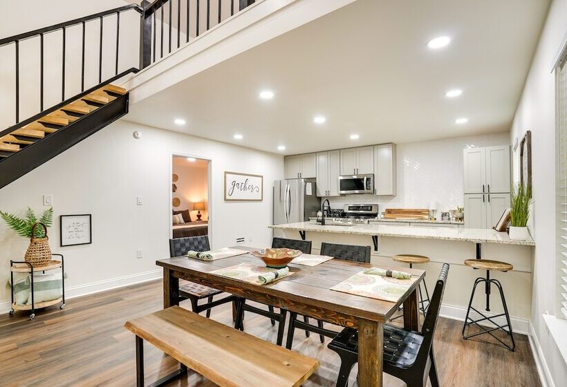 Lakefront Texas Abode W/ Kayaks, Fire Pit & Patio!