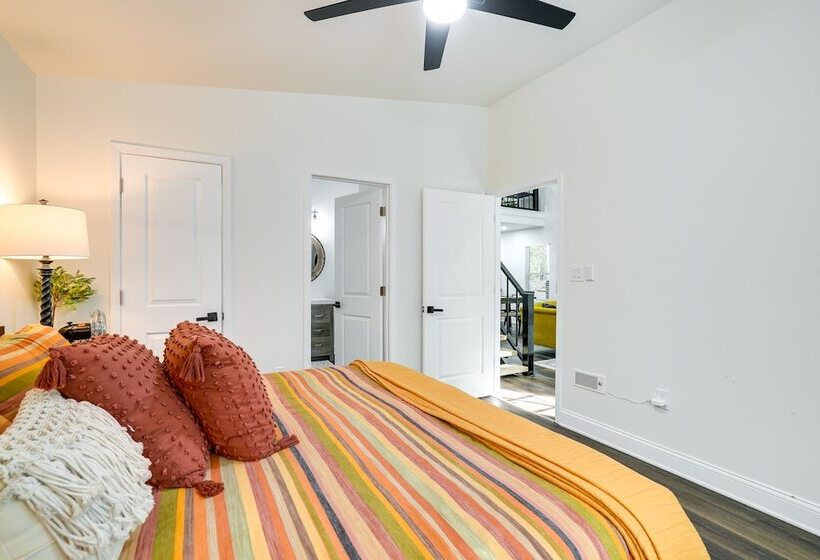 Lakefront Texas Abode W/ Kayaks, Fire Pit & Patio!