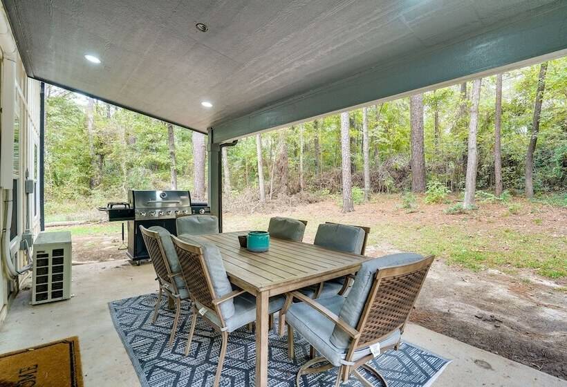 Lakefront Texas Abode W/ Kayaks, Fire Pit & Patio!