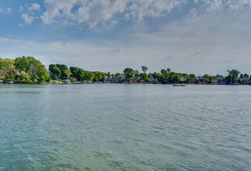 Lakefront Wisconsin Escape W/ Boat Dock & Kayaks!