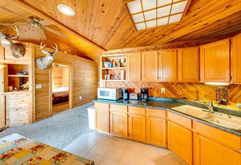 Lakefront Wisconsin Escape W/ Boat Dock & Kayaks!