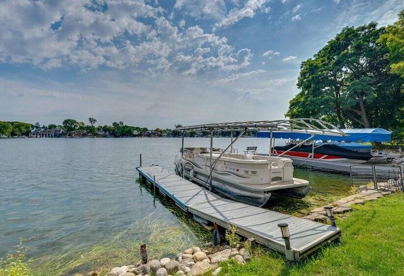 Lakefront Wisconsin Escape W/ Boat Dock & Kayaks!
