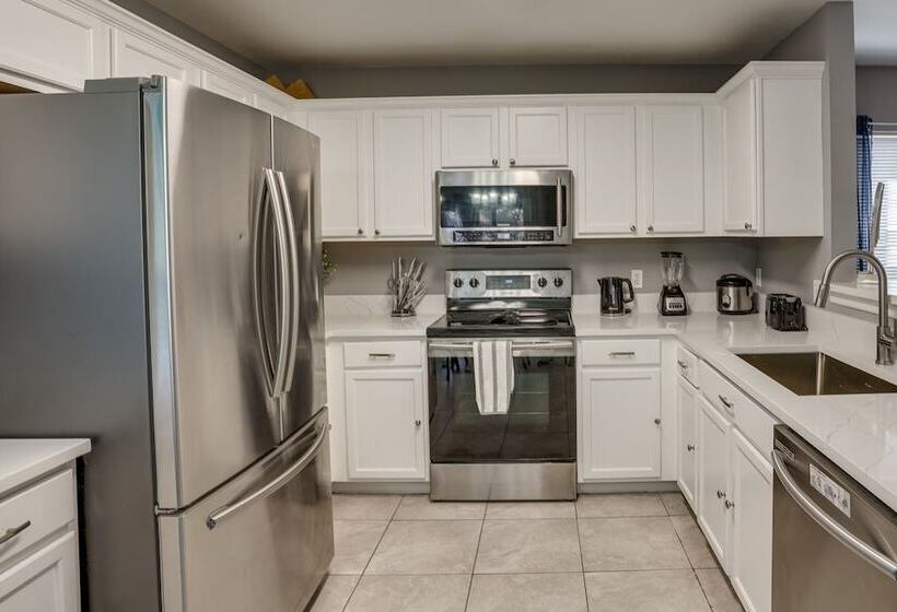 Private Pool: Family Home In Southern Dunes