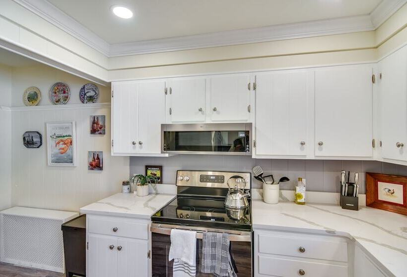 Lovely Westerley Home W/ Yard & Grill!