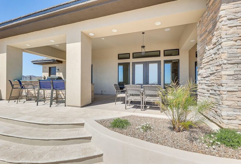 Luxurious Desert Oasis: Fireplace & Private Pool!