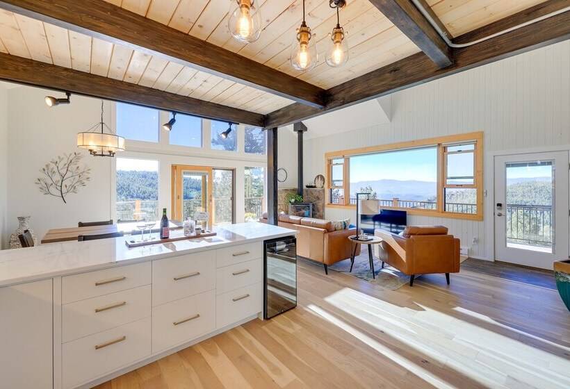 Conifer Haven: Hot Tub & Staunton State Park View