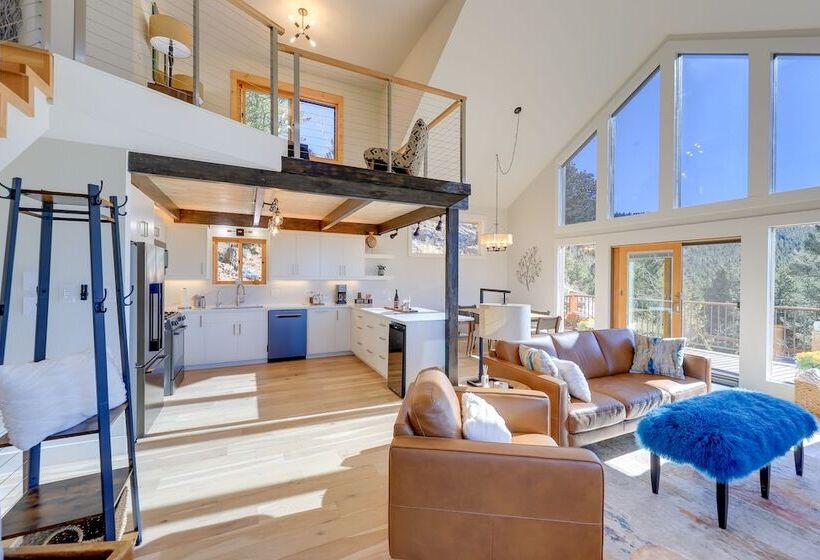 Conifer Haven: Hot Tub & Staunton State Park View