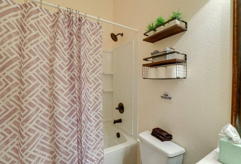 Covered Patio & Large Yard: Mansfield Home