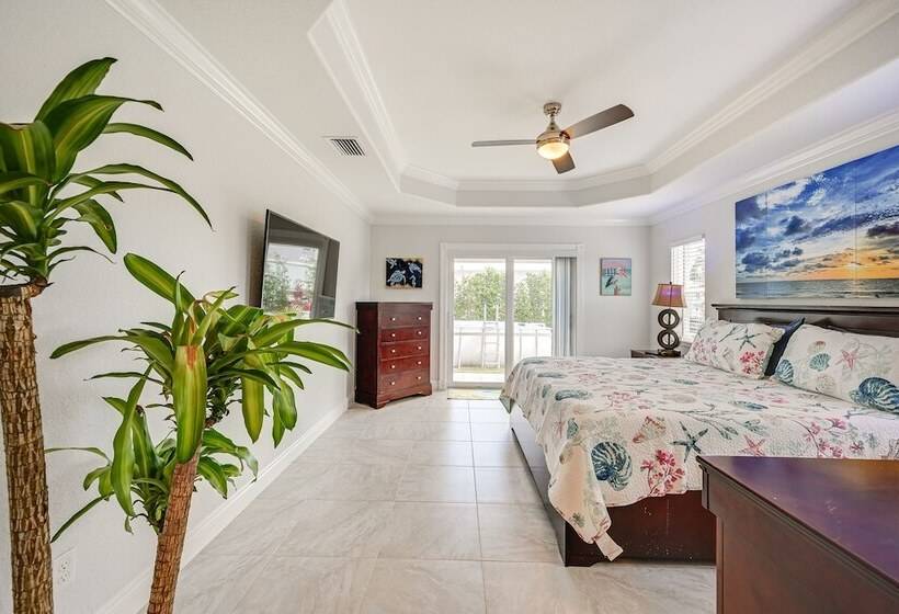 Marco Island Home W/ Heated Pool + Screened Lanai!