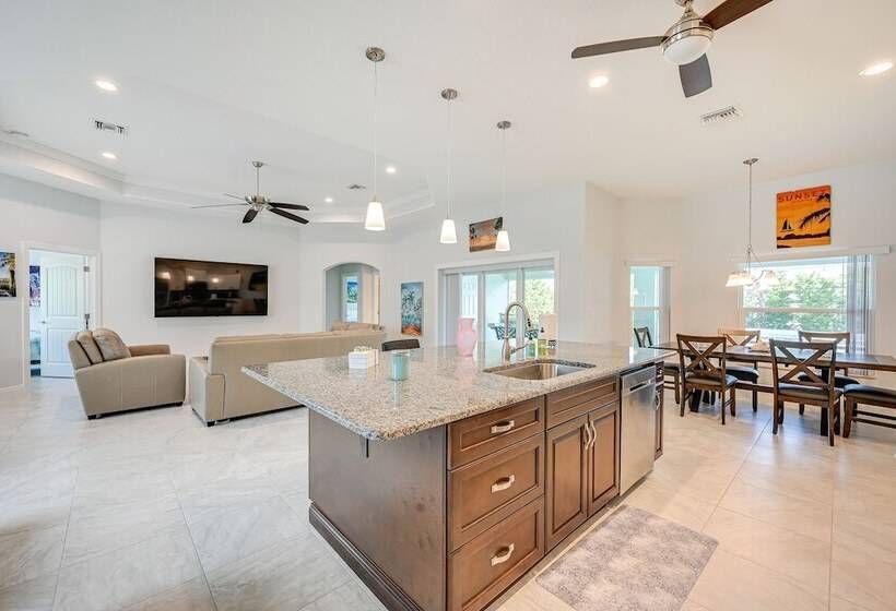 Marco Island Home W/ Heated Pool + Screened Lanai!