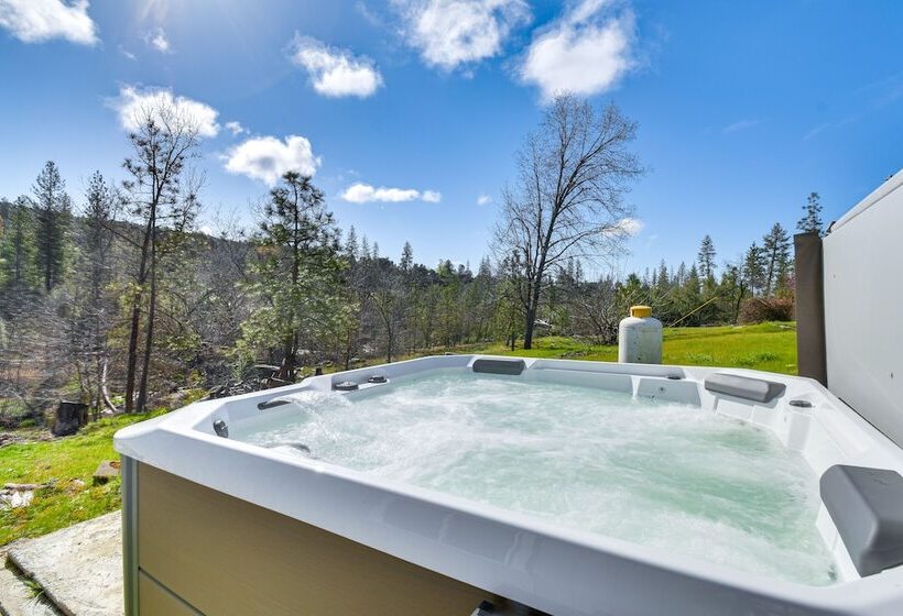 Waterfront Mariposa Hideaway: Hot Tub & Mtn Views!