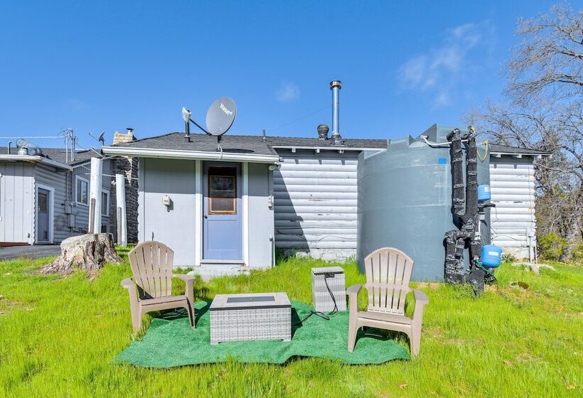 Waterfront Mariposa Hideaway: Hot Tub & Mtn Views!