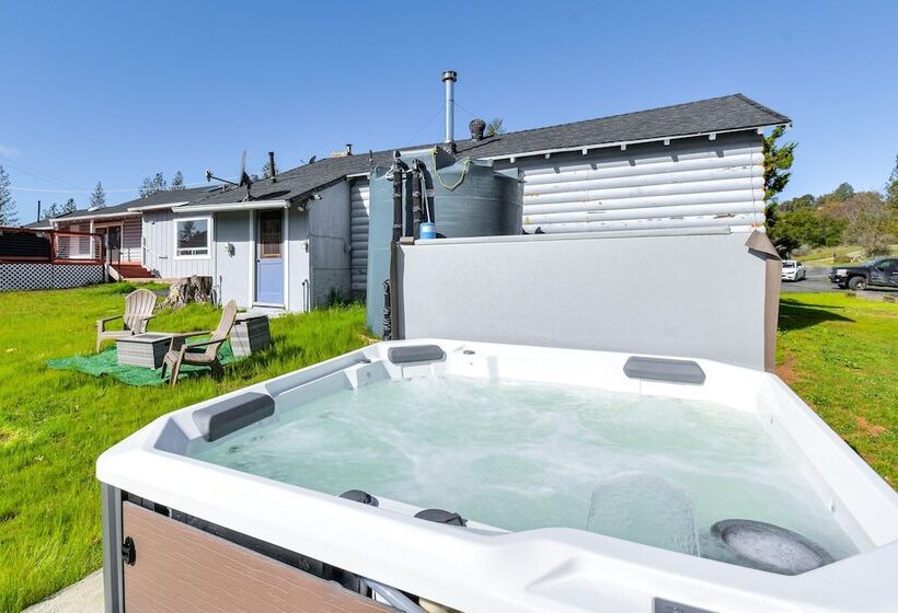 Waterfront Mariposa Hideaway: Hot Tub & Mtn Views!