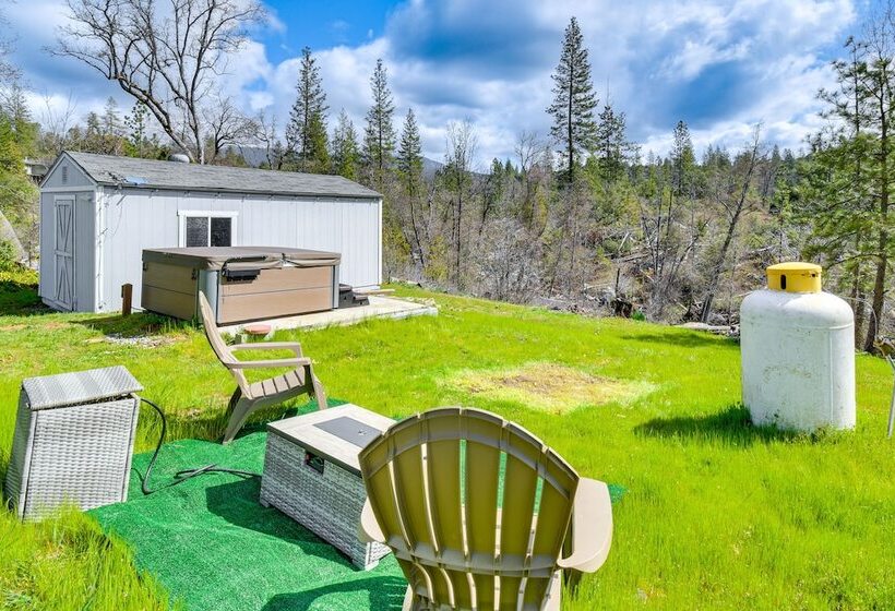 Waterfront Mariposa Hideaway: Hot Tub & Mtn Views!