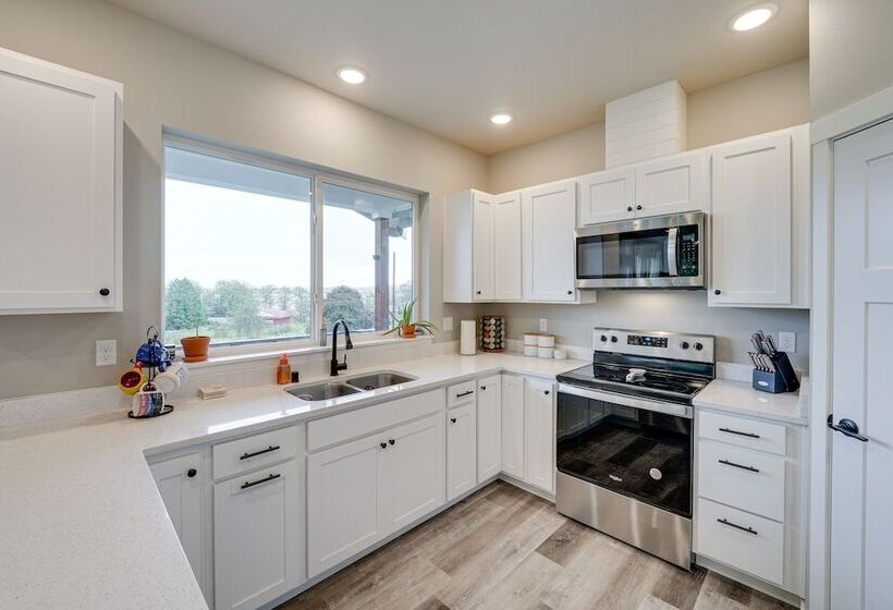 Modern Blaine Vacation Rental, 33 Mi To Vancouver!