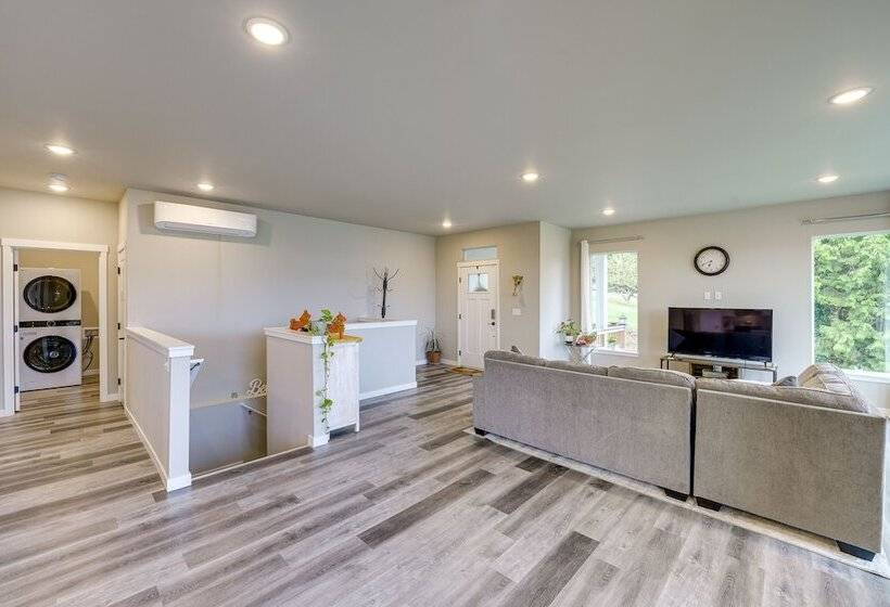 Modern Blaine Vacation Rental, 33 Mi To Vancouver!
