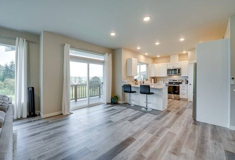 Modern Blaine Vacation Rental, 33 Mi To Vancouver!