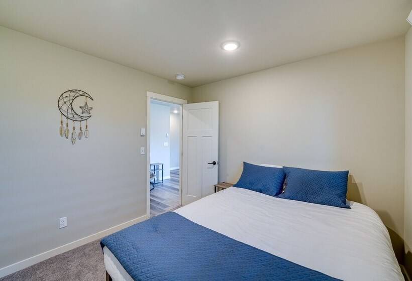 Modern Blaine Vacation Rental, 33 Mi To Vancouver!