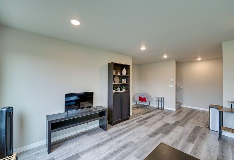 Modern Blaine Vacation Rental, 33 Mi To Vancouver!