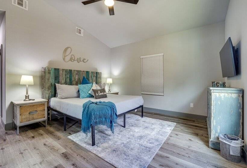 Modern Canyon Lake Vacation Home W/ Furnished Deck